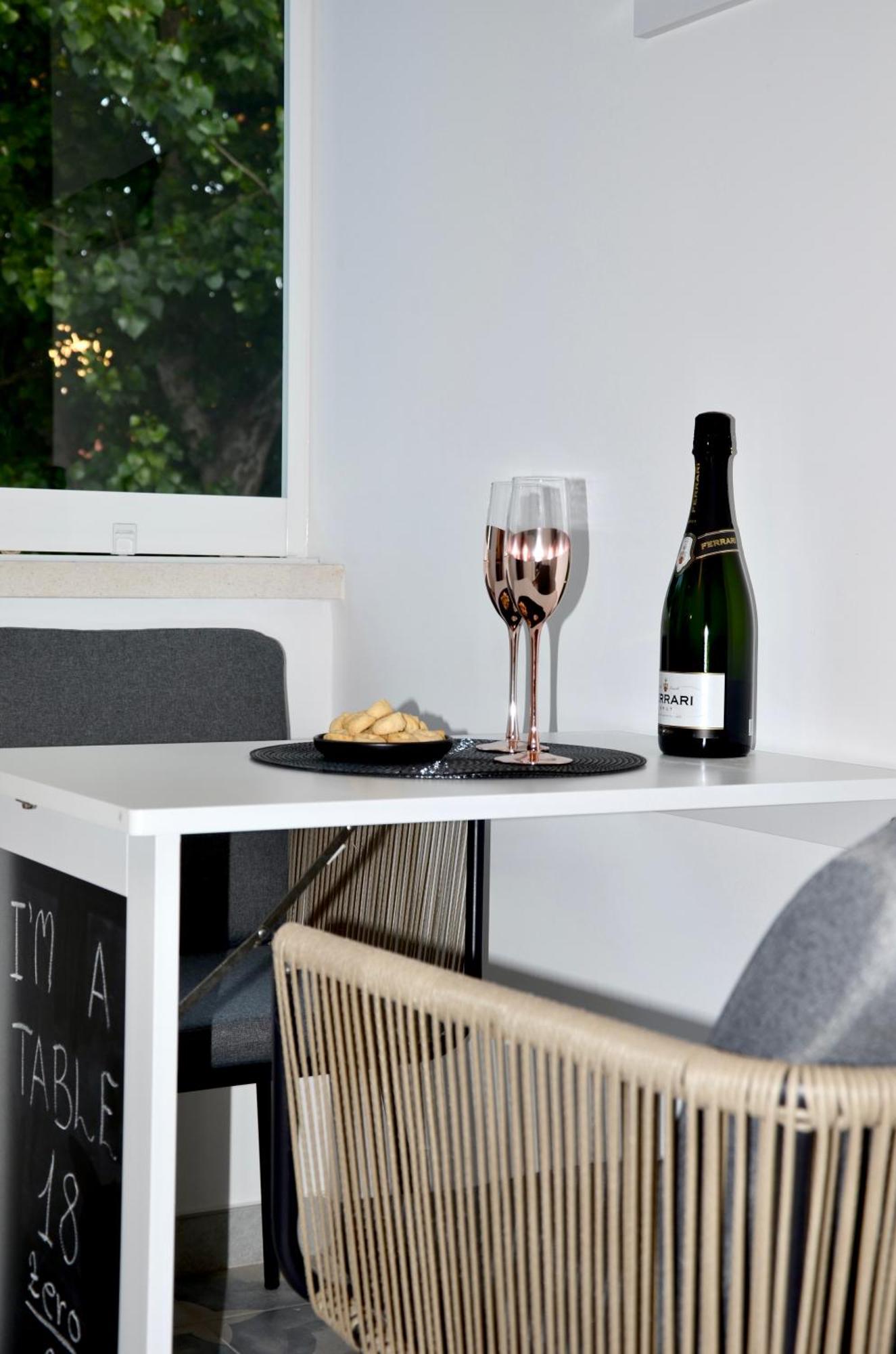 18Zero2 Luxury Rooms Bari Eksteriør bilde