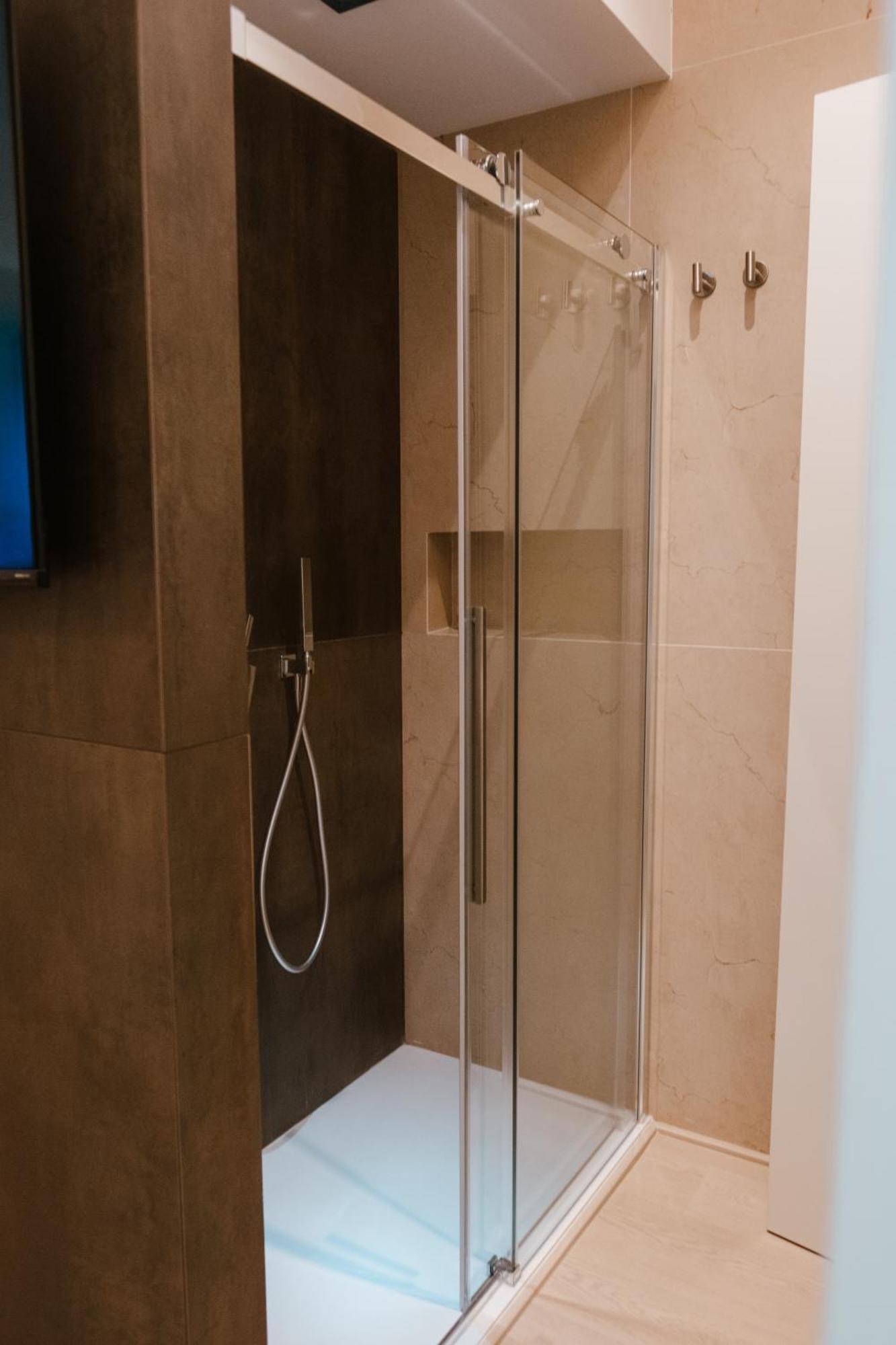 18Zero2 Luxury Rooms Bari Eksteriør bilde