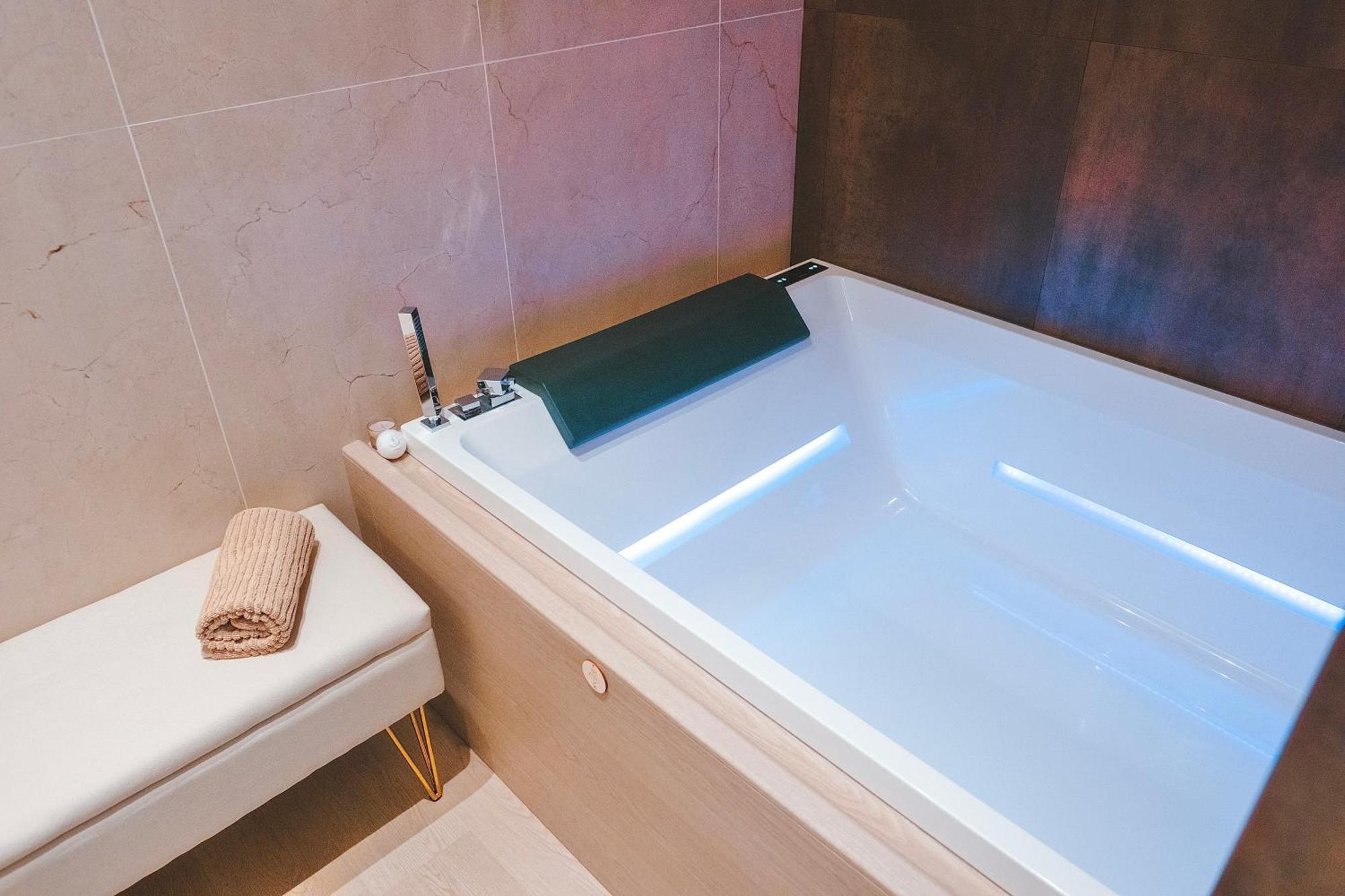 18Zero2 Luxury Rooms Bari Eksteriør bilde